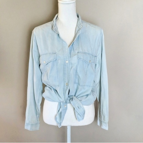 Aritzia Tops - Wilfred Free Blue Chambray Button Down sz Medium